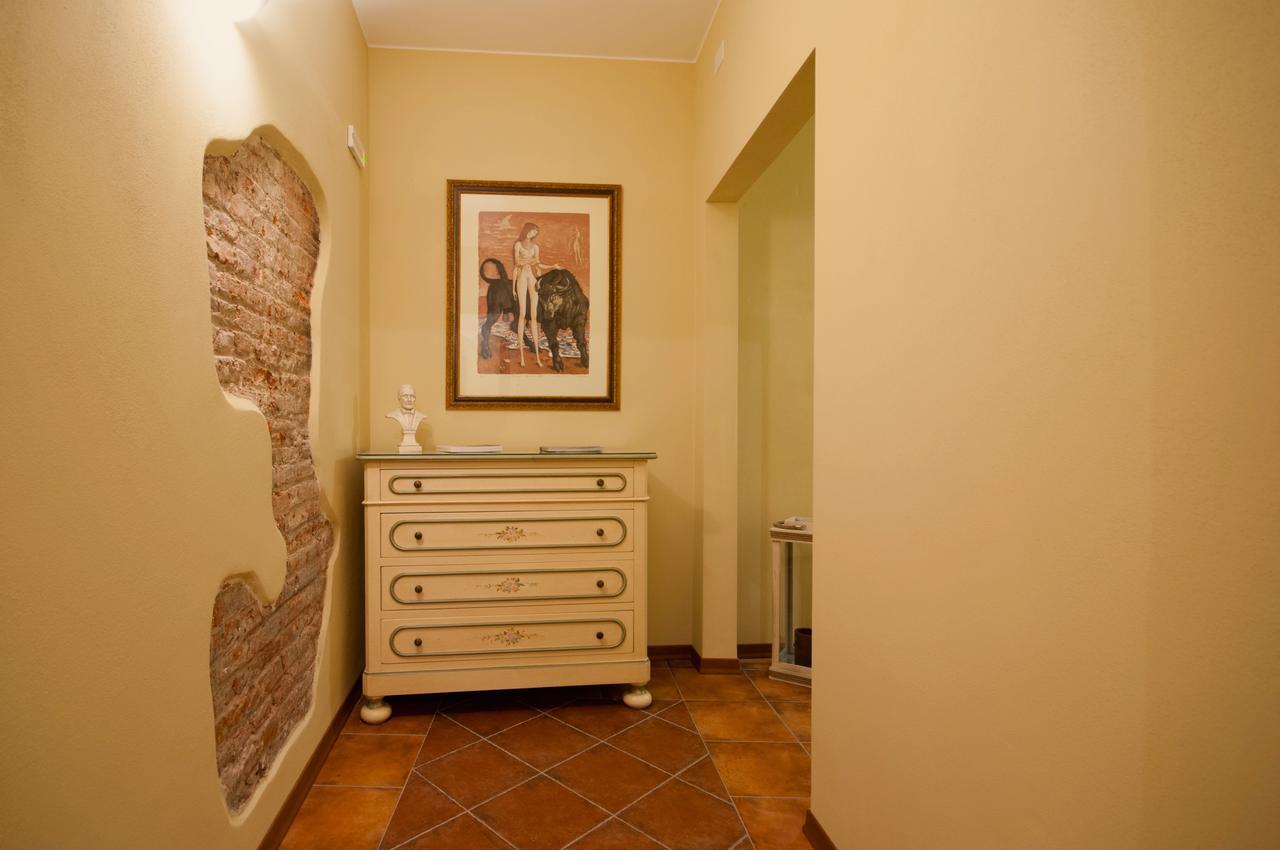 B&B Corte Toro Lucca Exteriör bild