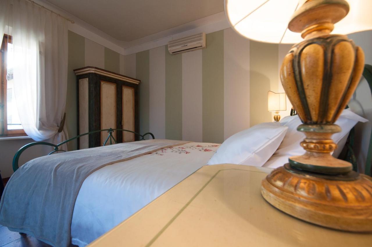 B&B Corte Toro Lucca Exteriör bild