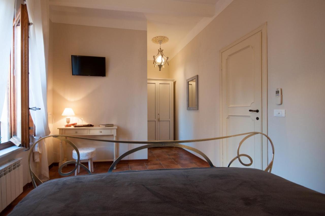 B&B Corte Toro Lucca Exteriör bild